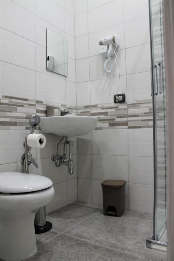 Riccia, Frolla E Babba Apartment Naples Luaran gambar
