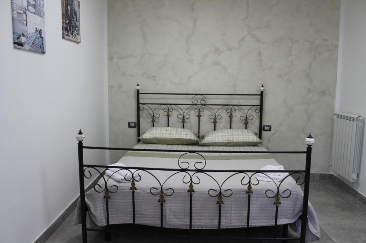 Riccia, Frolla E Babba Apartment Naples Luaran gambar