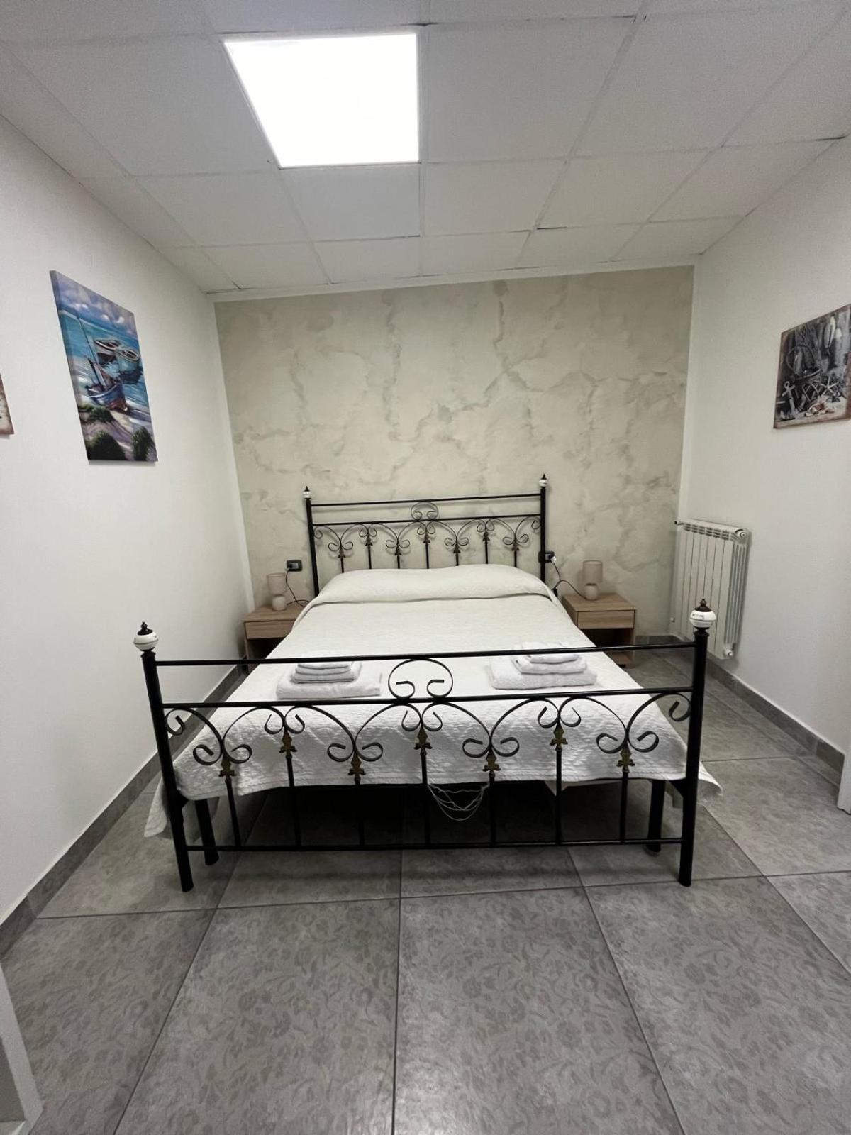Riccia, Frolla E Babba Apartment Naples Luaran gambar